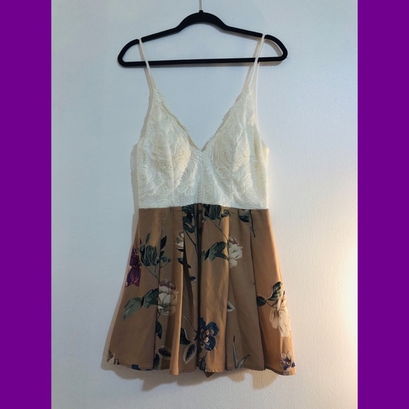 Dresses & Skirts - Beautiful Lace Flowy Romper